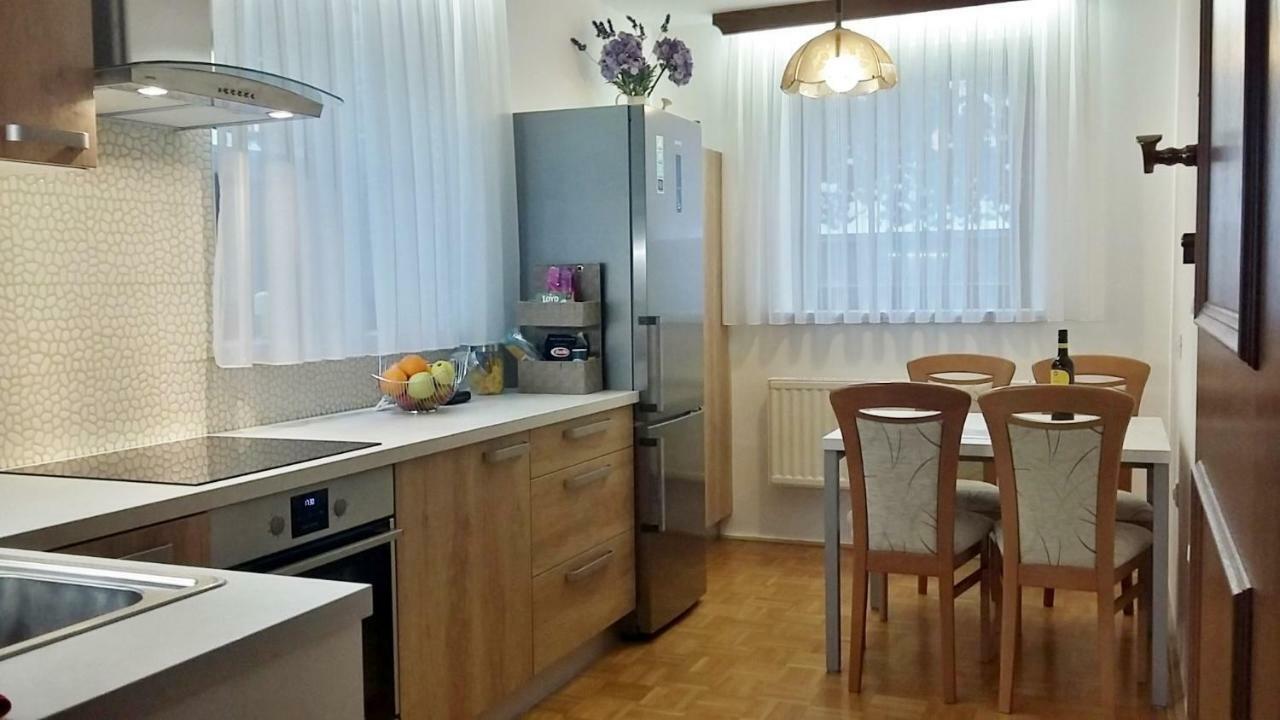 Matt'S Central Place Bled Bilik gambar